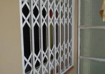 Mareva Aluminios - Ventana con reja